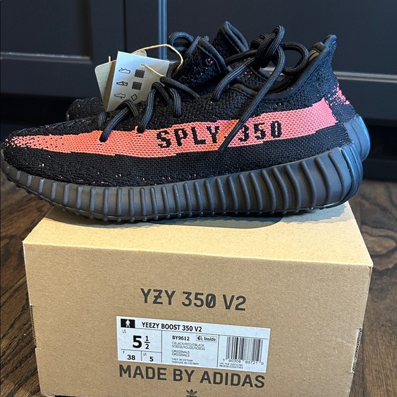 Yeezy Black and Red Boost 350 - Picture 2 of 4